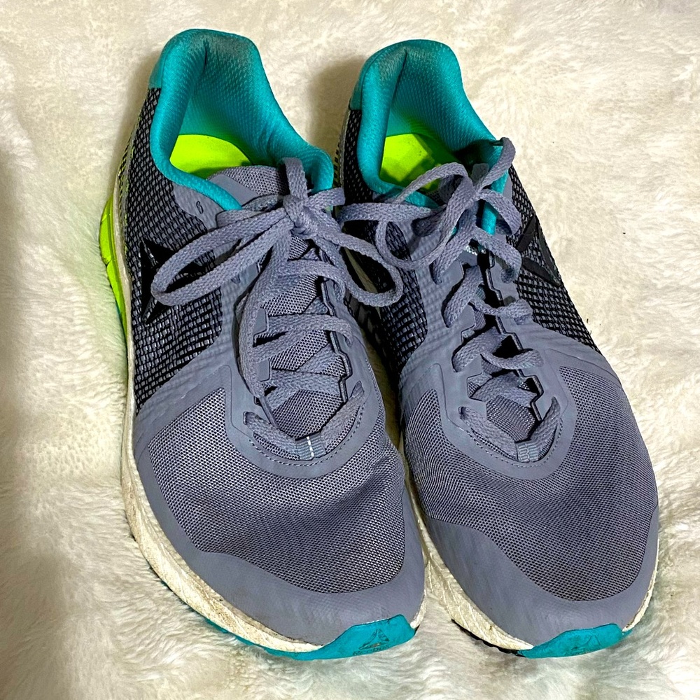 Reebok workout sneakers in size 9.5
